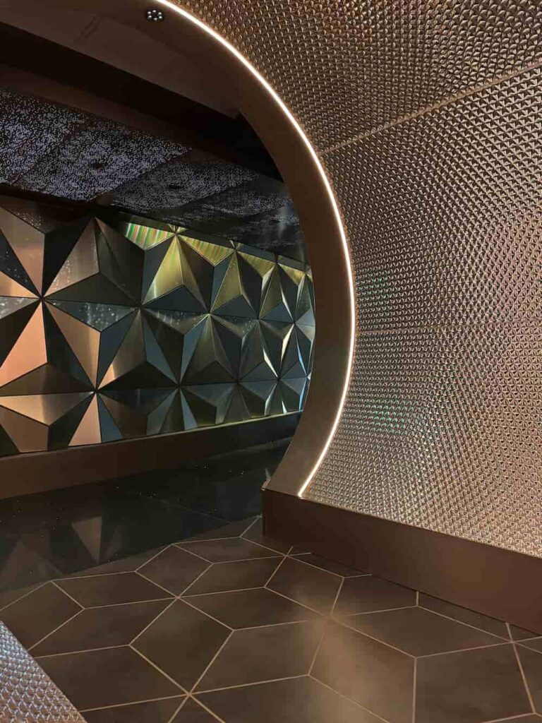 Entrada do GEO82 bar e lounge exclusivo para maiores de 21 anos na Disney dentro do parque temático Epcot em Orlando