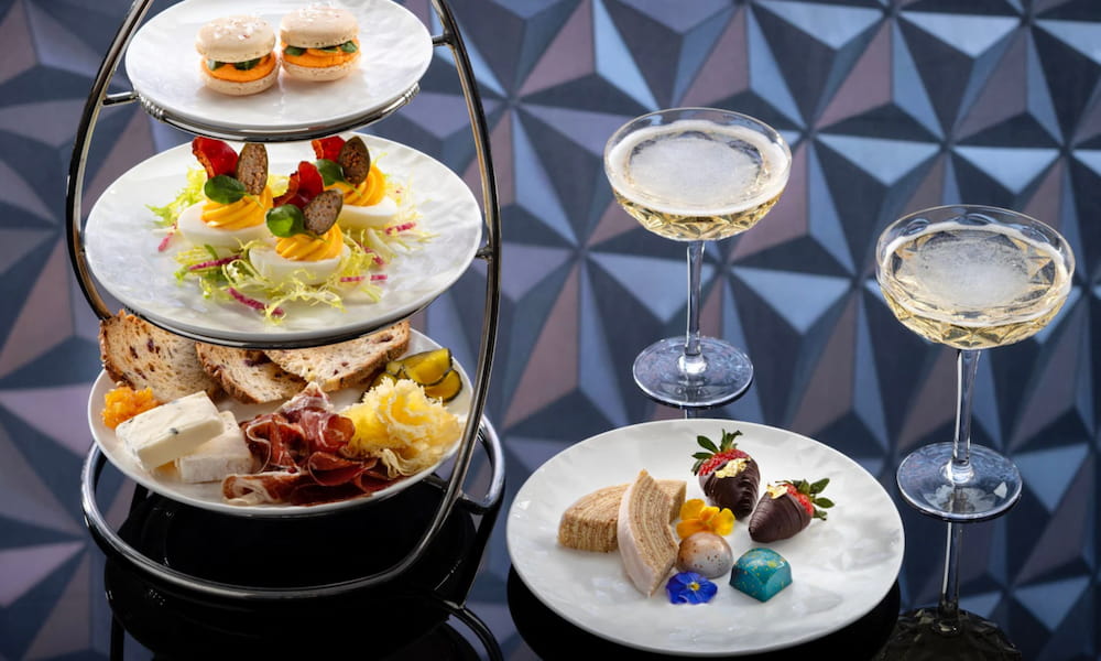 Alguns dos petiscos servidos no lounge GEO-82 no Epcot onde acontece uma refeição especial com vista para os fogos do parque temático Epcot em Walt Disney World Resort