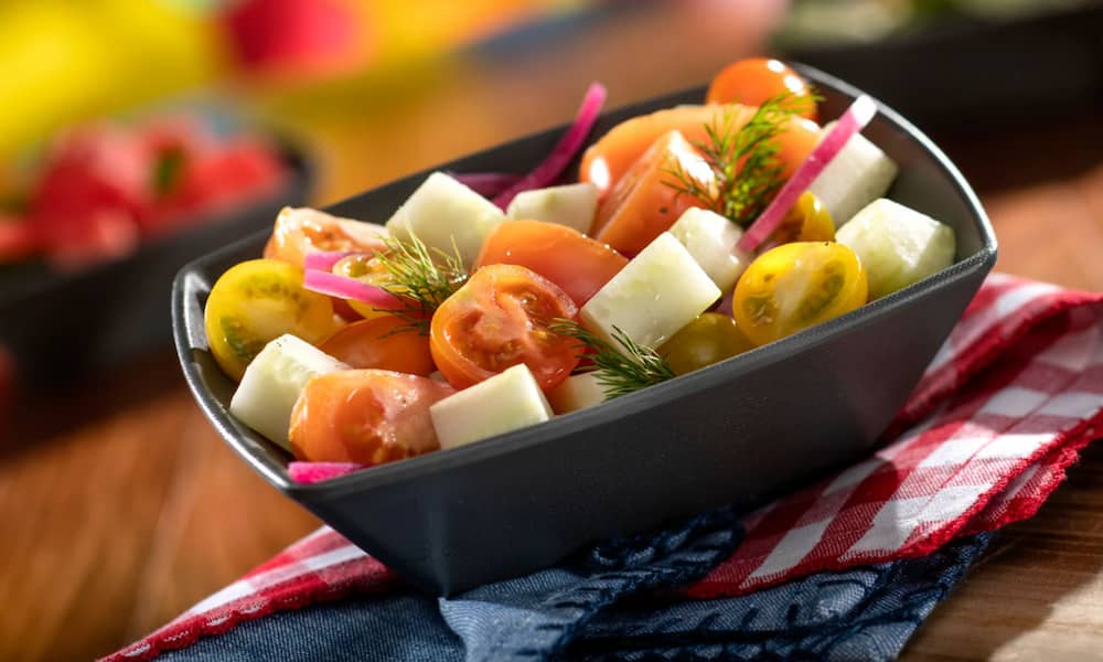 Comida servida no restaurante temático de Toy Story no parque de diversões Disney's Hollywood Studios, o Woody's Roundup Rodeo BBQ