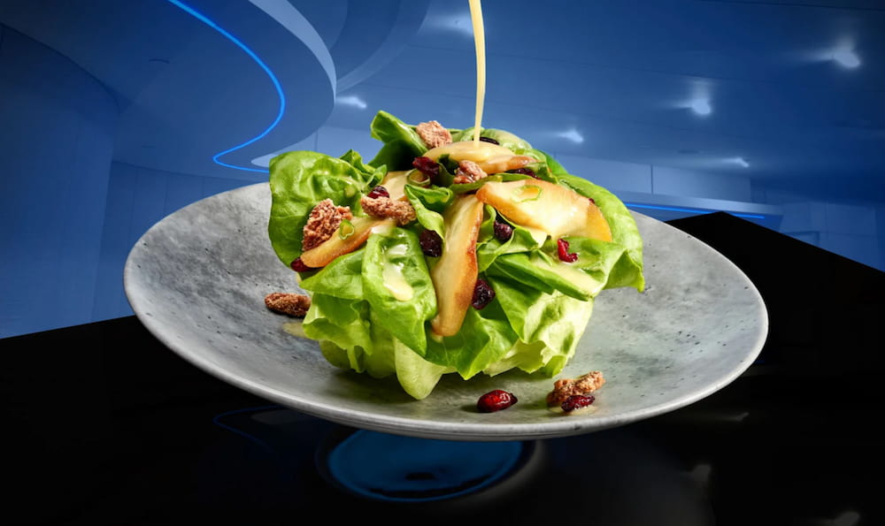 Comida servida no restaurante Space 220 leva os visitantes do Epcot ao espaço para uma refeição diferenciada e depois retorna a Walt Disney World Resort