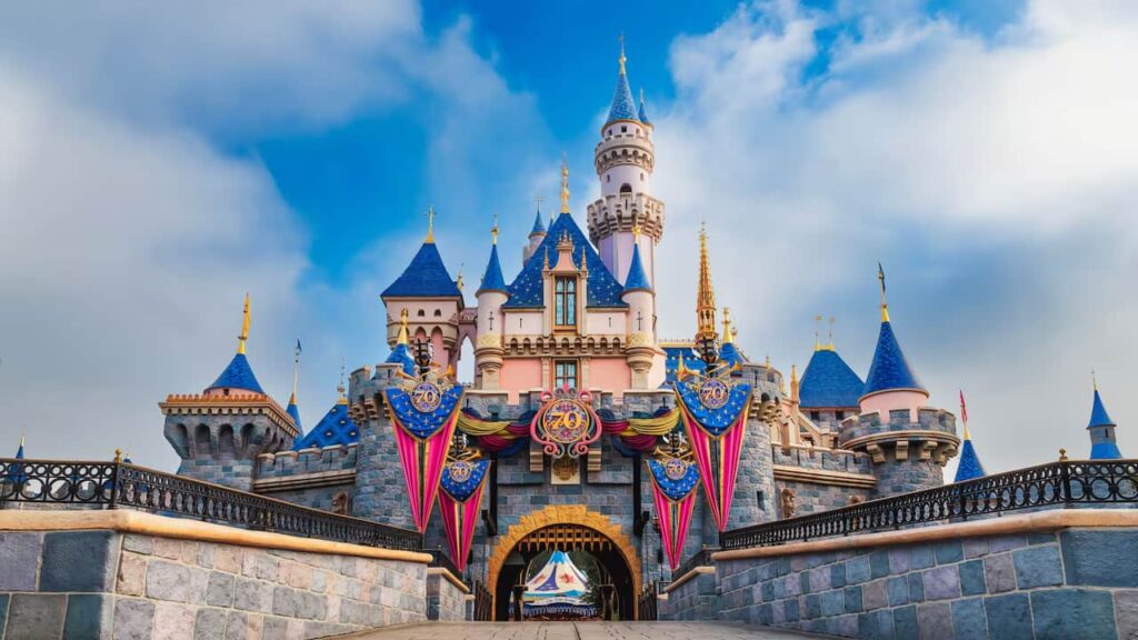 Castelo da Bela Adormecida é o coração do Disneyland Park em Anaheim na Califórnia
