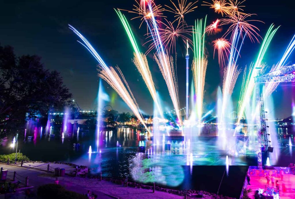 SeaWorld Orlando traz atrações especiais para o verão americano com shows luminosos, malabares, acrobatas, shows musicais, fogos e drones