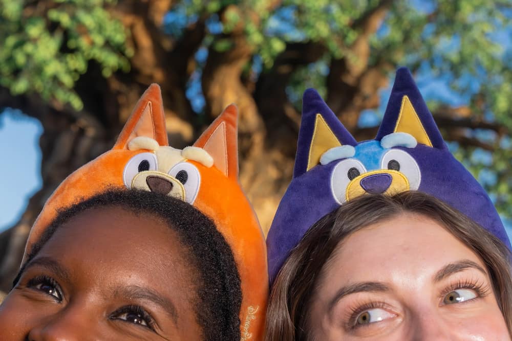 Tiaras do Bluey e Bingo são adição no merchandising do Animal Kingdom, parque temático de Walt Disney World Resort em Orlando