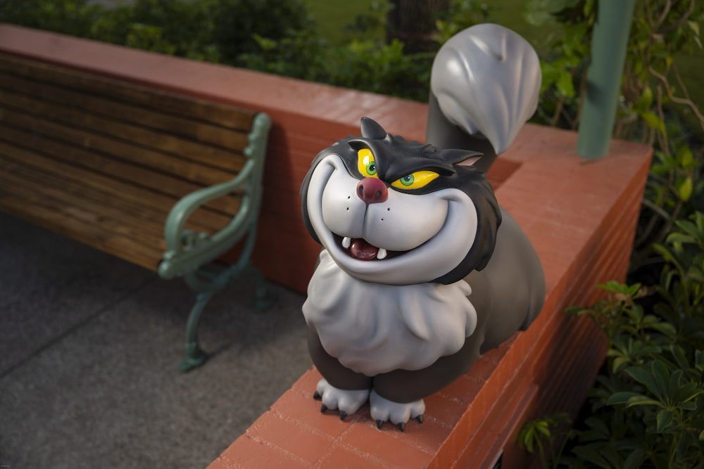 Personagens de diversos filmes clássicos da Disney estão espalhados pela área Animation Courtyard do Disney's Hollywood Studios em Orlando