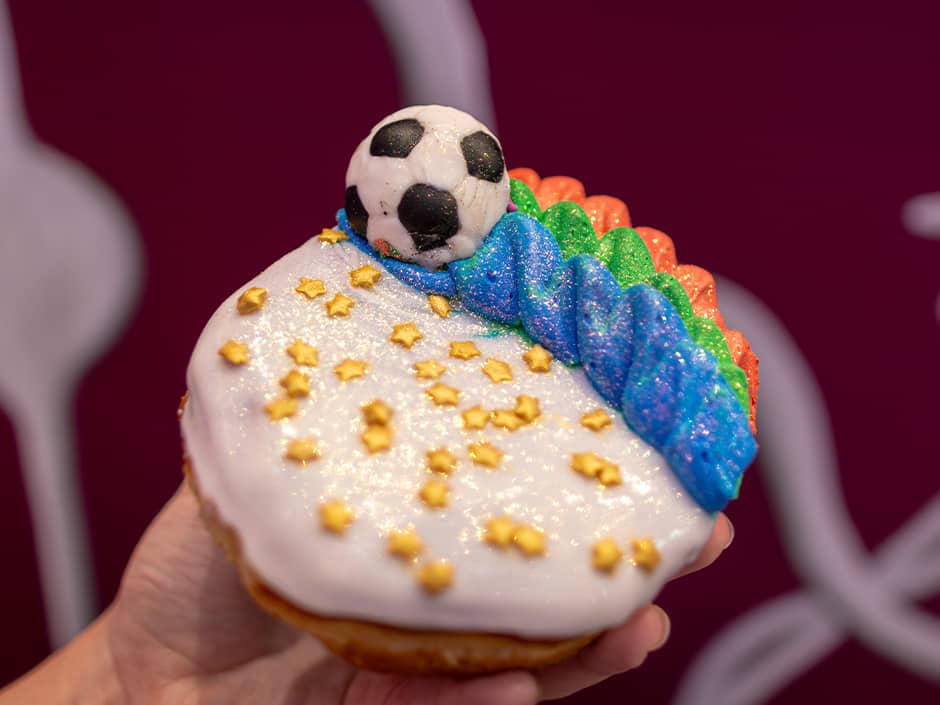 Donut comemorativo GOL que será oferecido no voodoo doughnuts do Citywalk durante as celebrações dos jogos da Copa 2026
