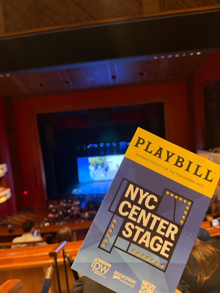 Playbill do NYC Center Stage que foi apresentado em Fort Lauderdale para mostrar um pouco de shows selecionados da Broadway durante o evento de turismo IPW