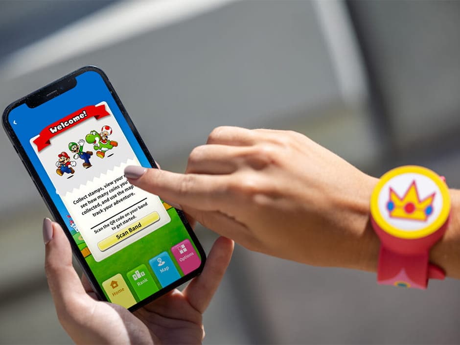 App da Universal tem funções especialmente desenvolvidas para visitantes que compram a Power Up Band em Super Nintendo World que podem participar de jogos interativos, coletar moedas, bônus e outros easter eggs escondidos pela área