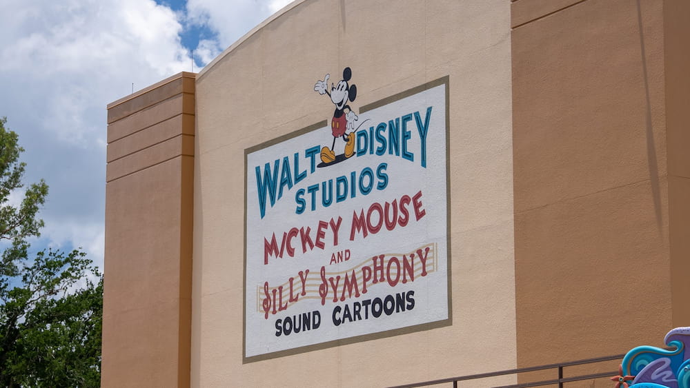 Cartazes de filmes clássicos da Disney fazem parte do Animation Courtyard do Disney's Hollywood Studios em Orlando