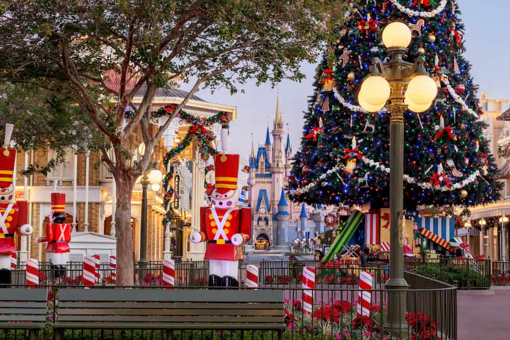 Soldadinhos de chumbo são típicos da decoração de natal do Magic Kingdom