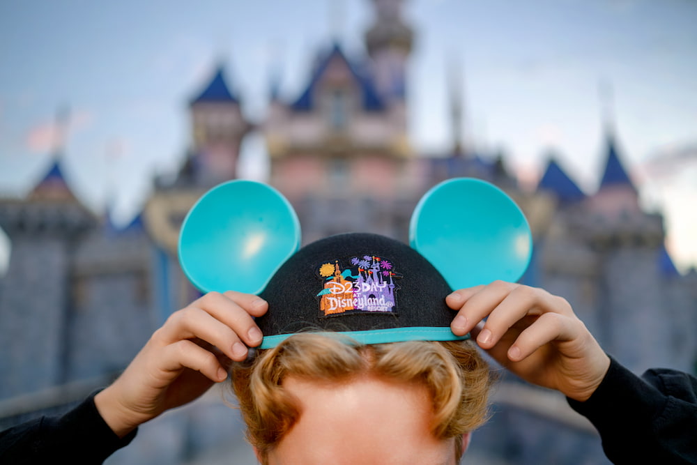 Orelhinhas especiais do Dia D23 no Disneyland Park no Disneyland Resort