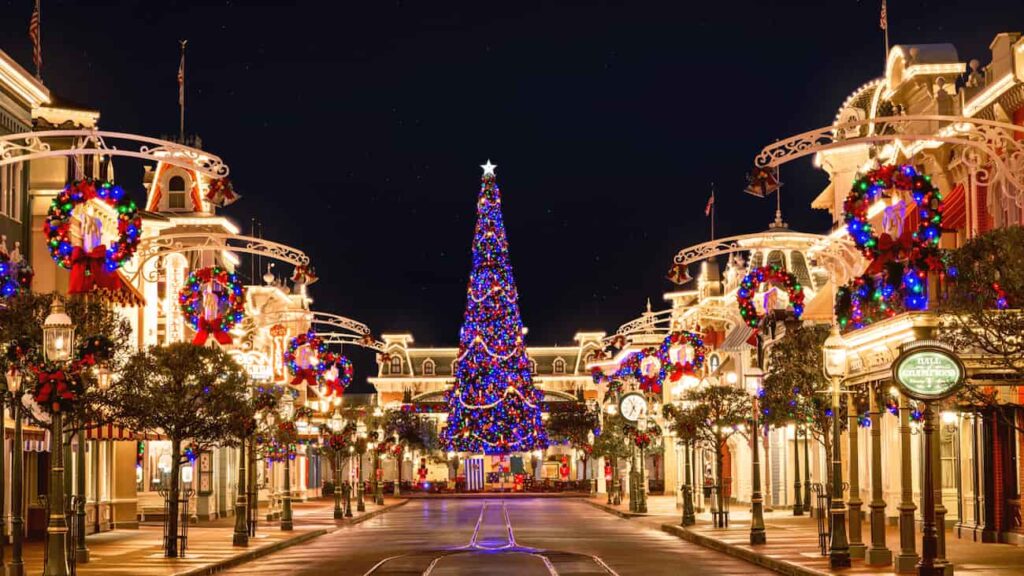 Árvore de natal no Magic Kingdom bem no começo da Main Street