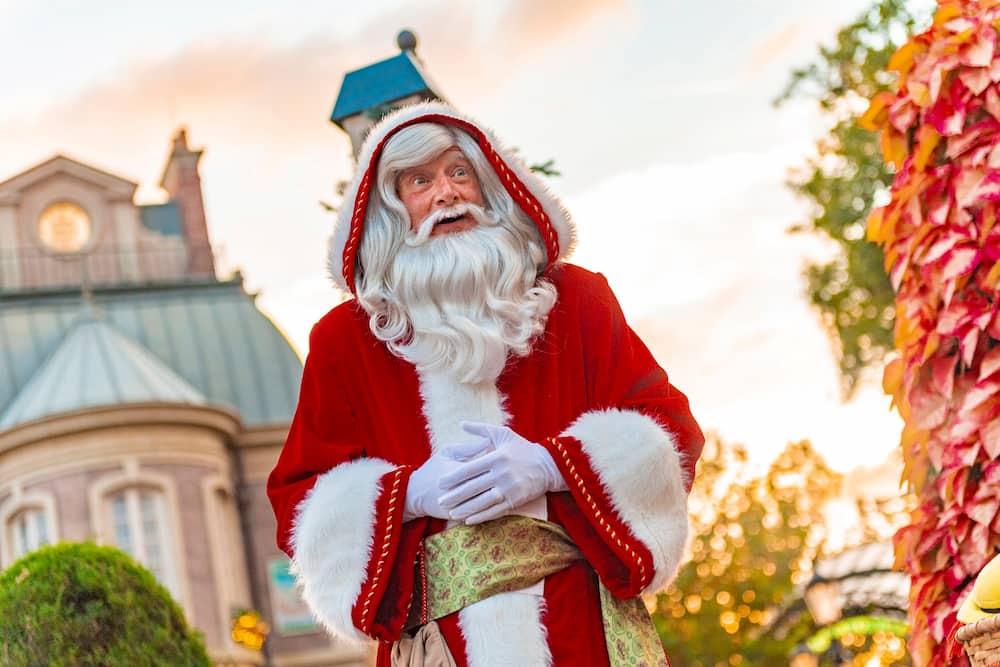 O Papai Noel é presença marcada no Epcot durante o Festival of the Holidays