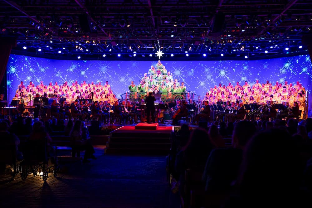 O Candlelight Processional é uma das maiores atrações do Epcot durante o Festival of the Holidays