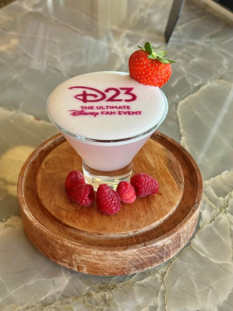 Doces e bebidas especiais que são servidos durante o Dia D23 na Disneyland Califórnia