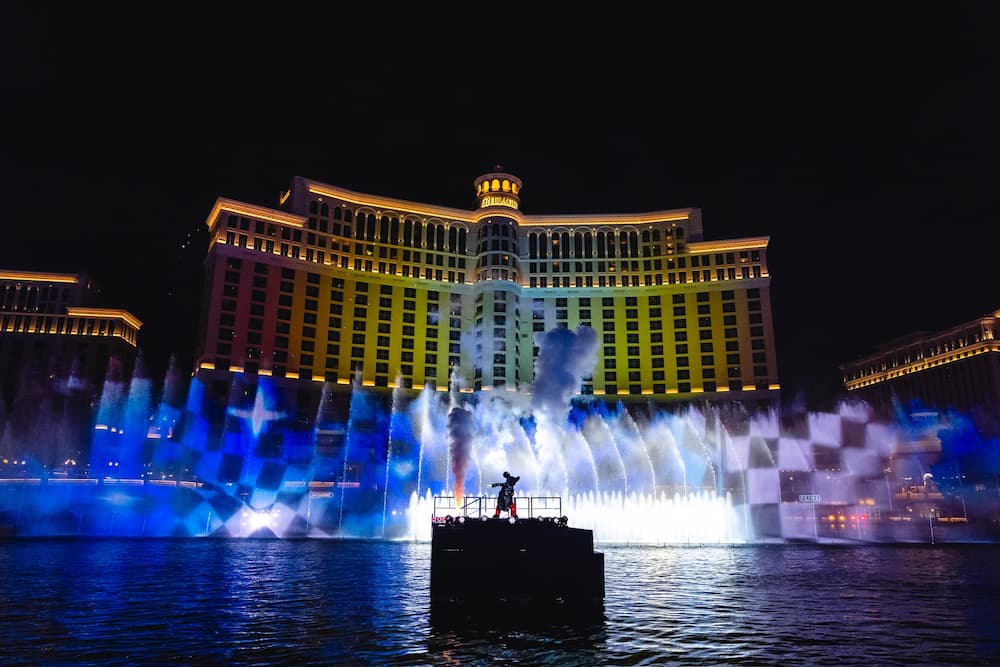 Hotel Bellagio em Las Vegas recebe show de águas com Mickey como Maestro em um show excepcional