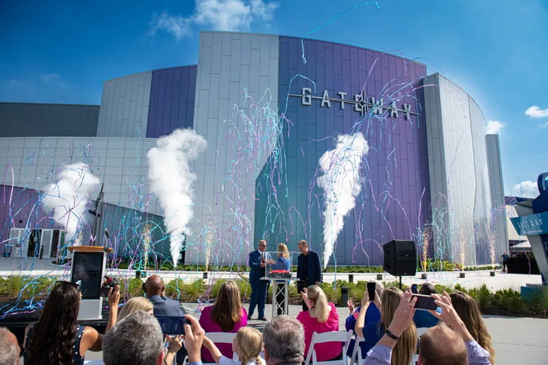 Inauguração da atração 21 Century Kennedy Space Center, o Centro de Visitantes de NASA em Cabo Canaveral