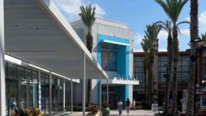 Fachada da Primark, loja de departamento fast fashion