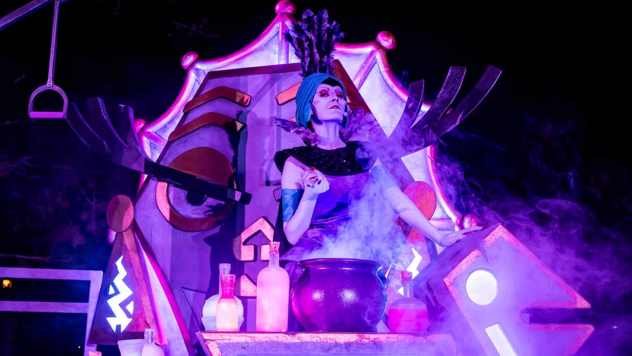 Yzma no Oogie Boogie Bash festa de halloween da Disneyland California