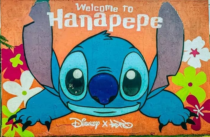 Muro que homenageia Stitch na cidade Hanapepe que inspirou o filme