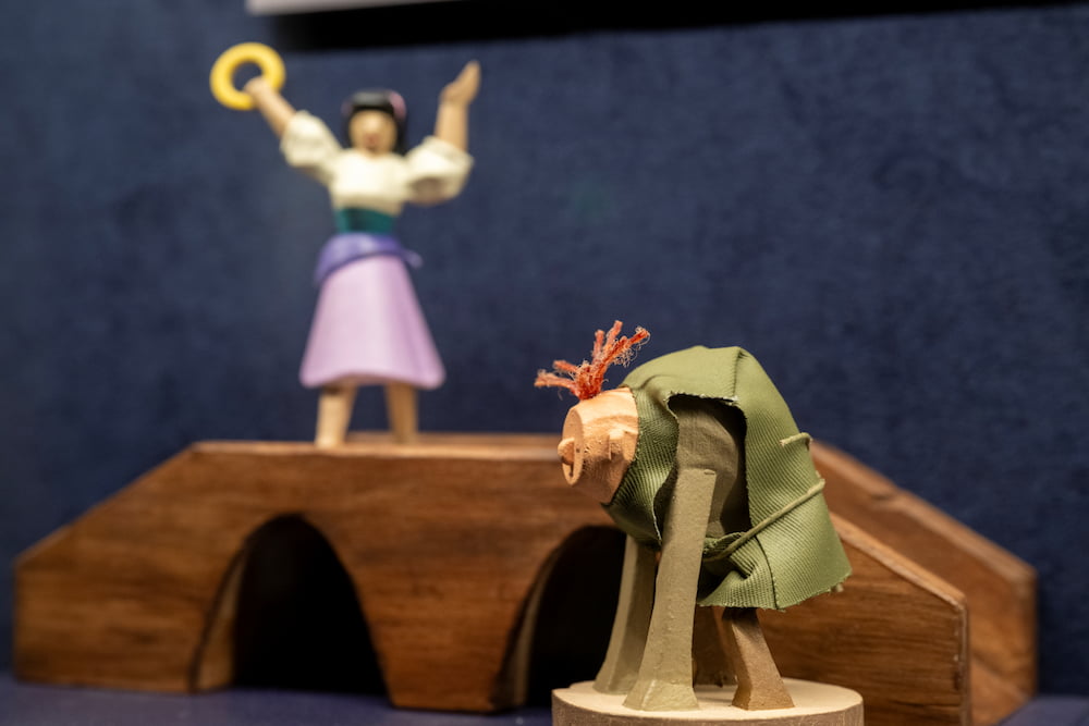 Bonecos de O Corcunda de Notre Dame em exposição na nova área Magic of Disney Animation no Hollywood Studios em Walt Disney World Resort