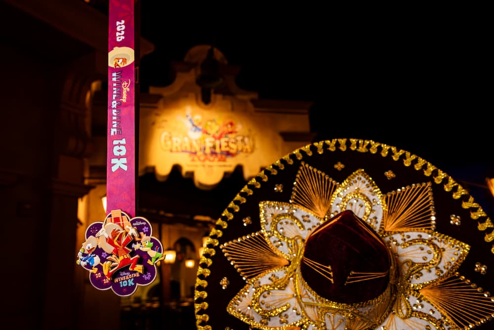 Medalha da corrida de 10k durante o Food&Wine