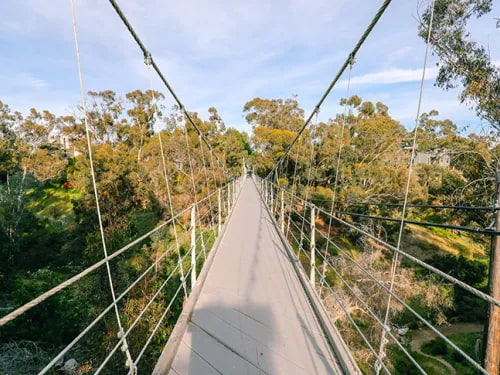 Spruce Street Suspension Bridge parte da trilha de San Diego que passa pelo centro