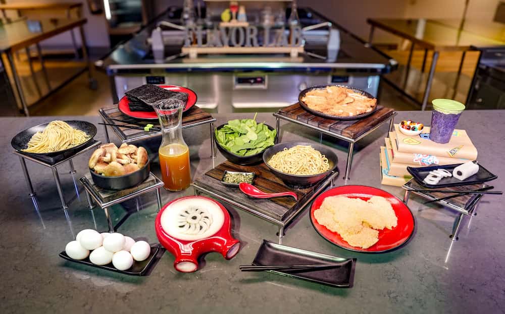 Algumas opções de comida no restaurante Harryhausen’s área de Monstros S.A. no parque temático Disney's Hollywood Studios