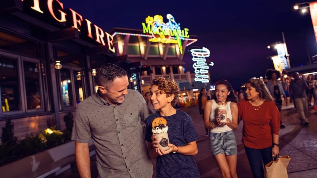 Família se diverte na Universal Citywalk com milkshakes da Toothsome Chocolate Factory