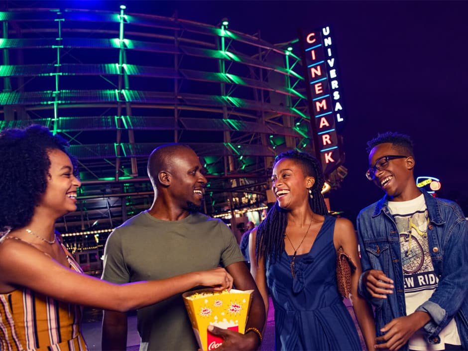 Amigos se divertem no Cinemark em Universal Citywalk Orlando